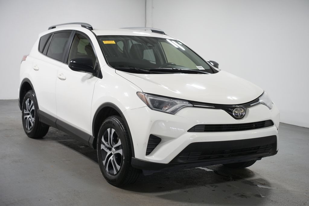 Thumbnail: 2017 Toyota RAV4 - 3