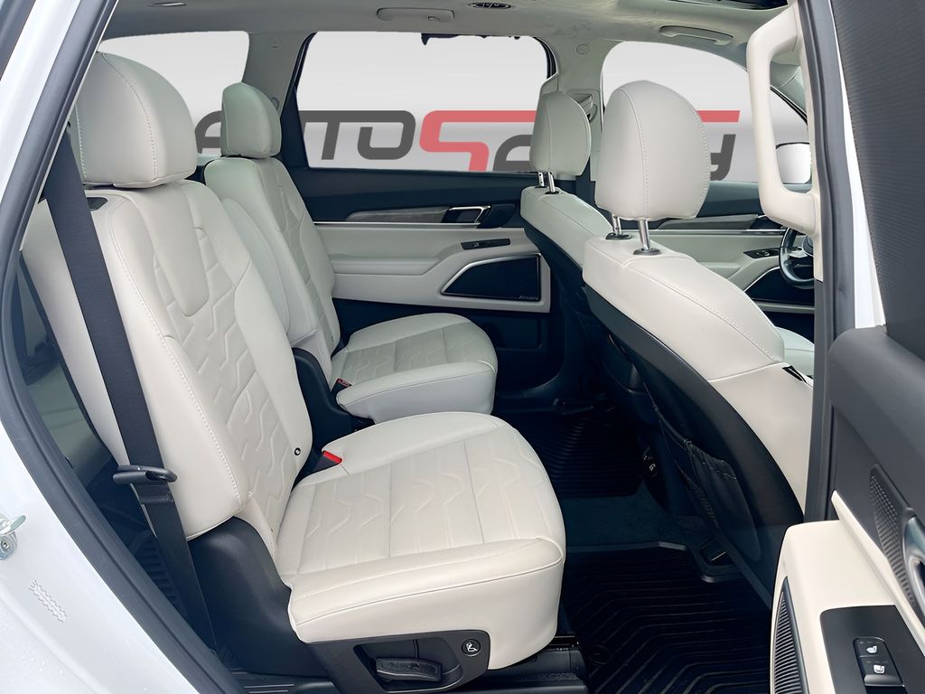 Used 2020 White Kia SX image 30