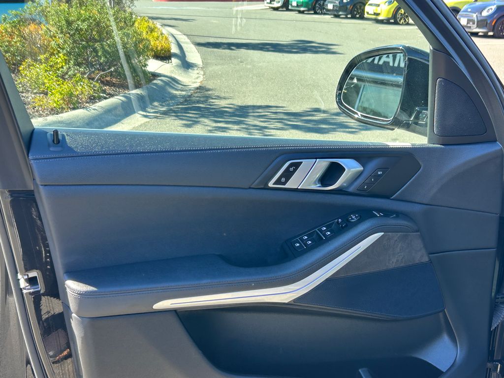 Thumbnail: 2022 BMW X5 - 11