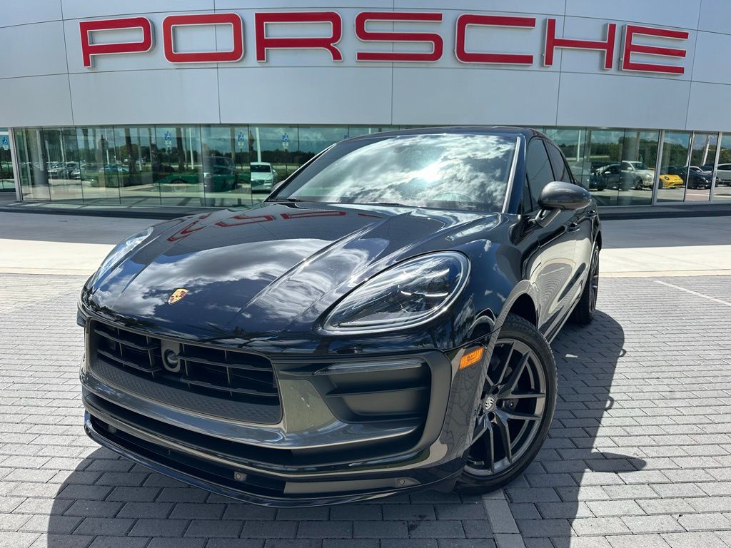 Thumbnail: 2023 Porsche Macan - 1