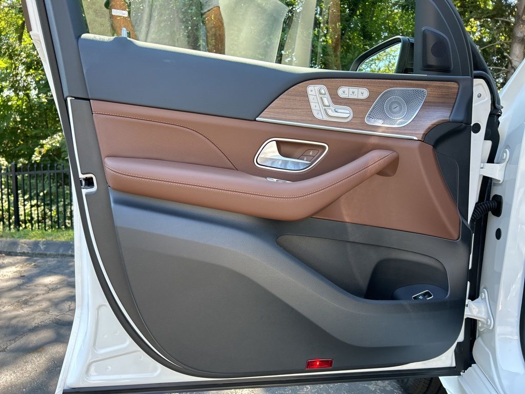 Thumbnail: 2026 Mercedes-Benz GLE - 9