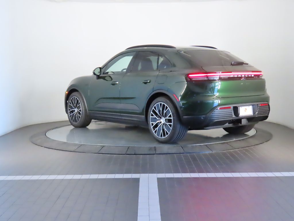 Thumbnail: 2025 Porsche Macan - 3