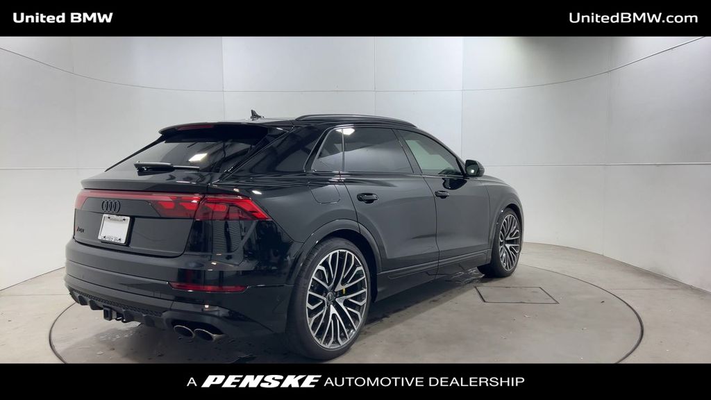 Thumbnail: 2024 Audi SQ8 - 8