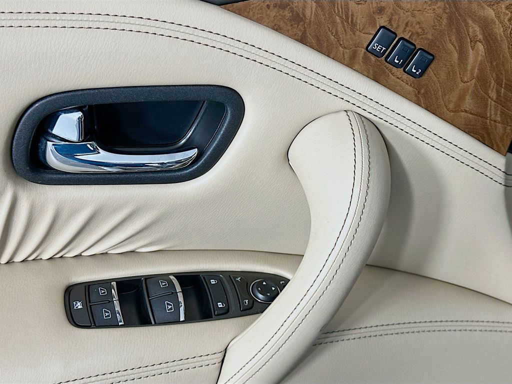 2023 Nissan Armada SL 17