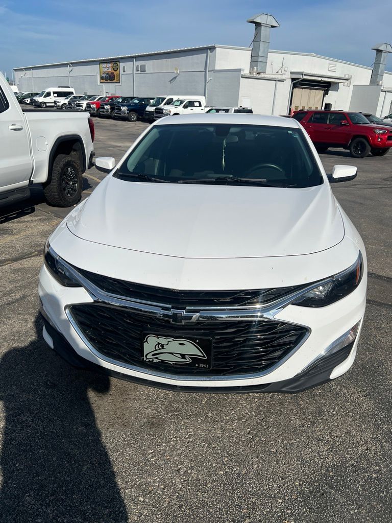 Summit White 2020 Chevrolet Malibu Sedan Front-Wheel Drive Continuously Variable Transmission