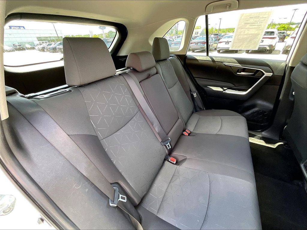 2024 Toyota RAV4 — photo 15