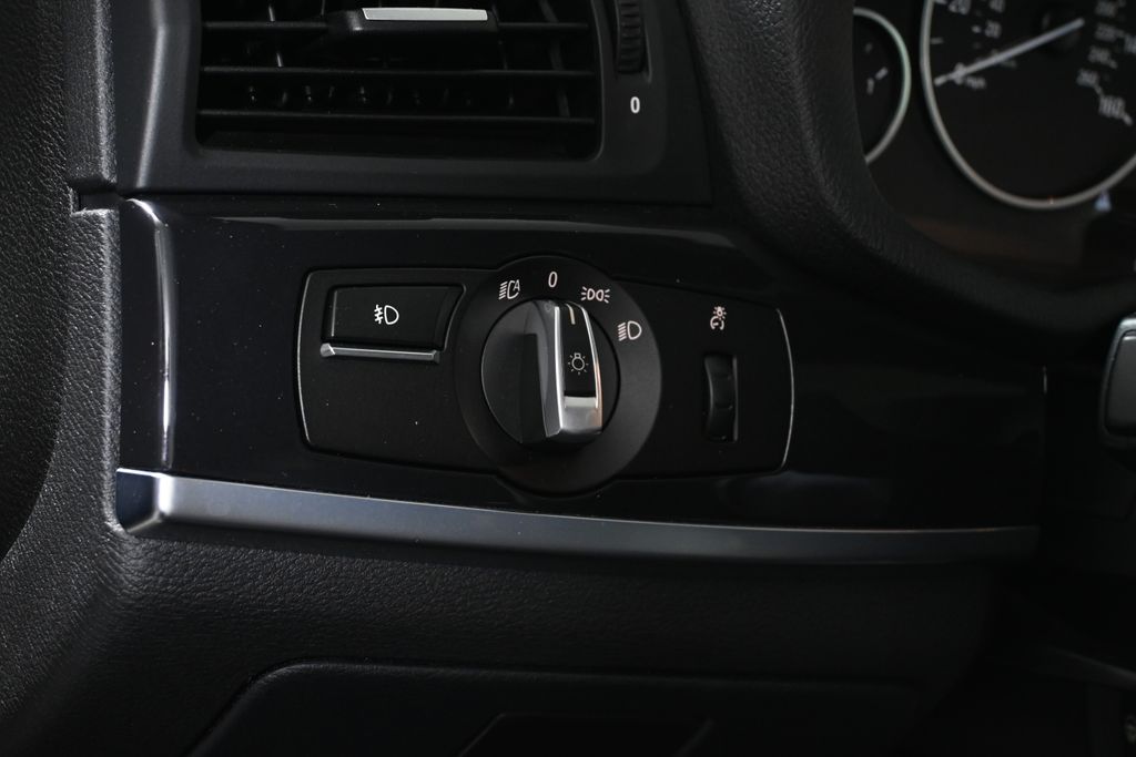 Thumbnail: 2012 BMW X3 - 26