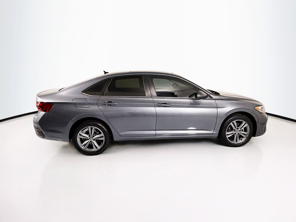 Thumbnail: 2024 Volkswagen Jetta - 4