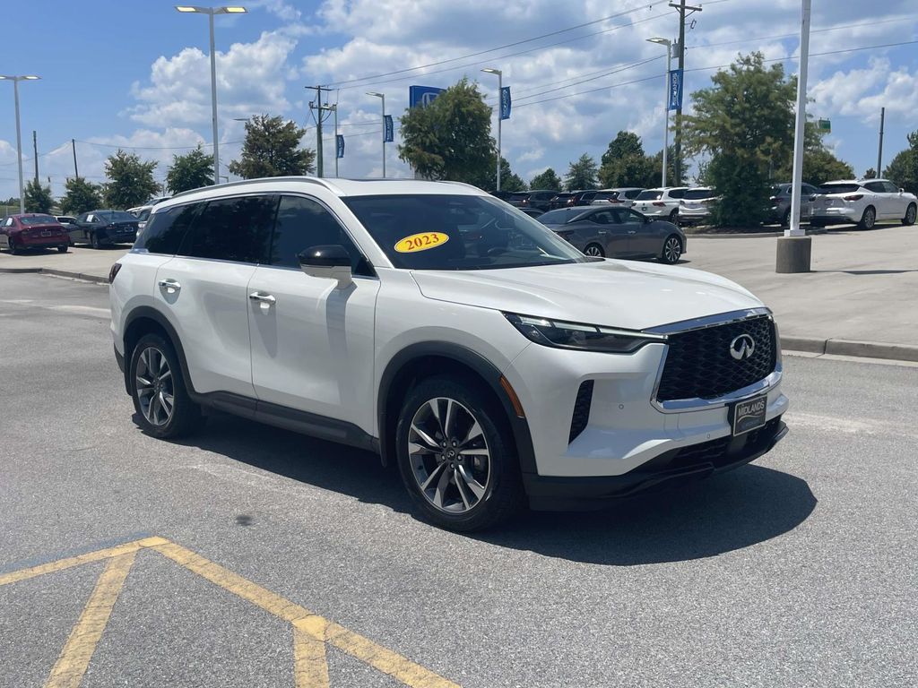 2023 INFINITI QX60 LUXE