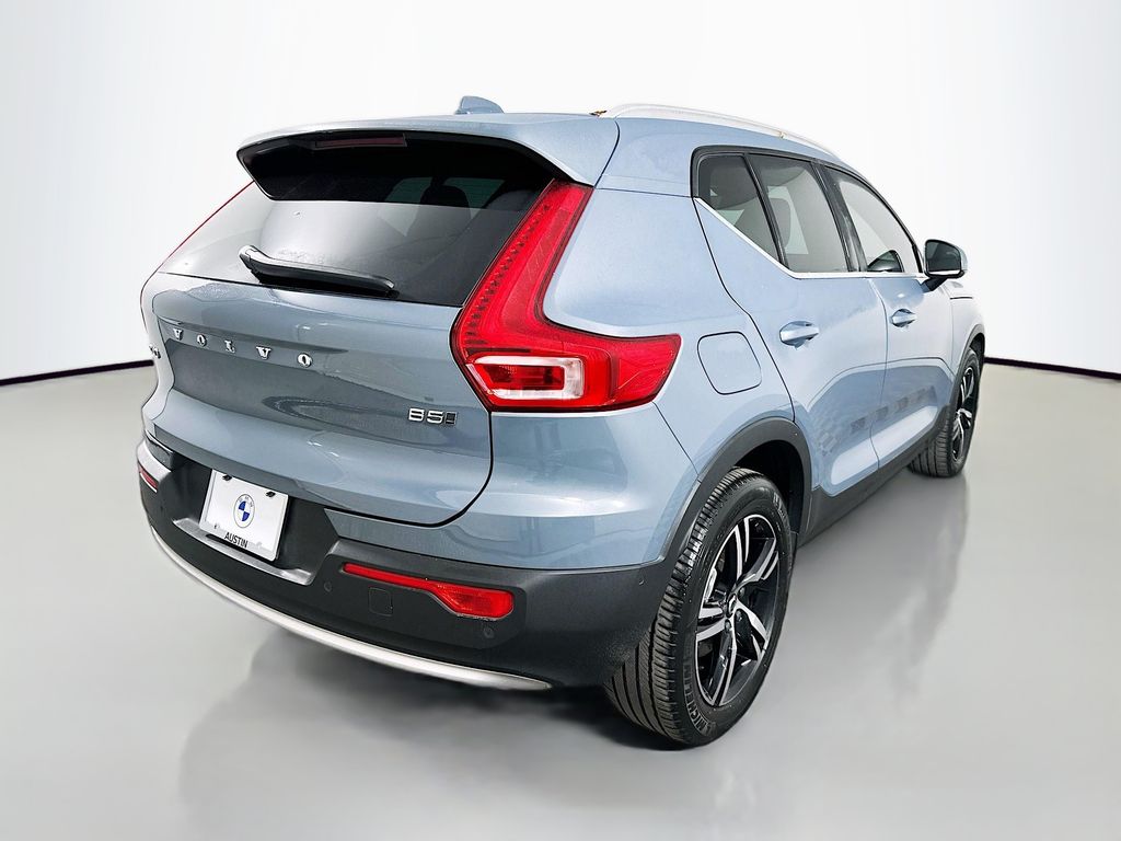Thumbnail: 2023 Volvo XC40 - 5