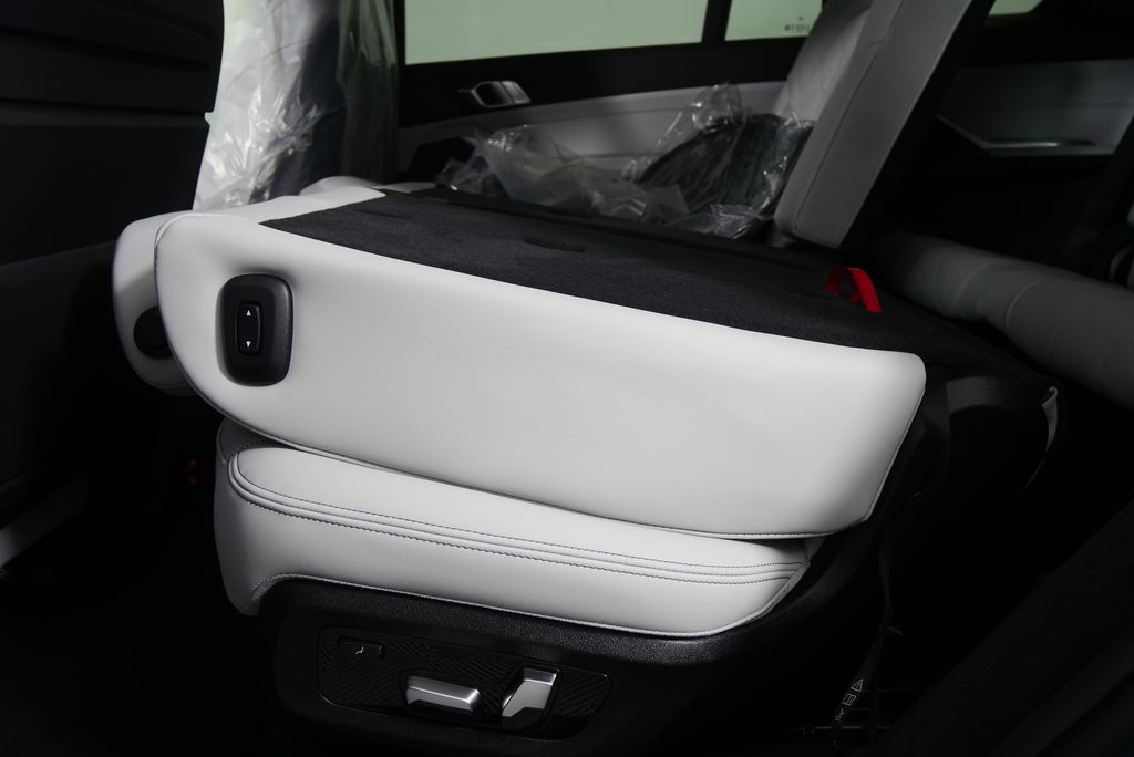 2026 BMW X7 xDrive40i 14