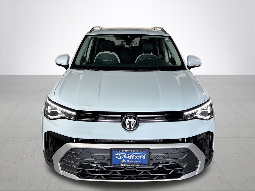 2025 Volkswagen Taos SE photo 3