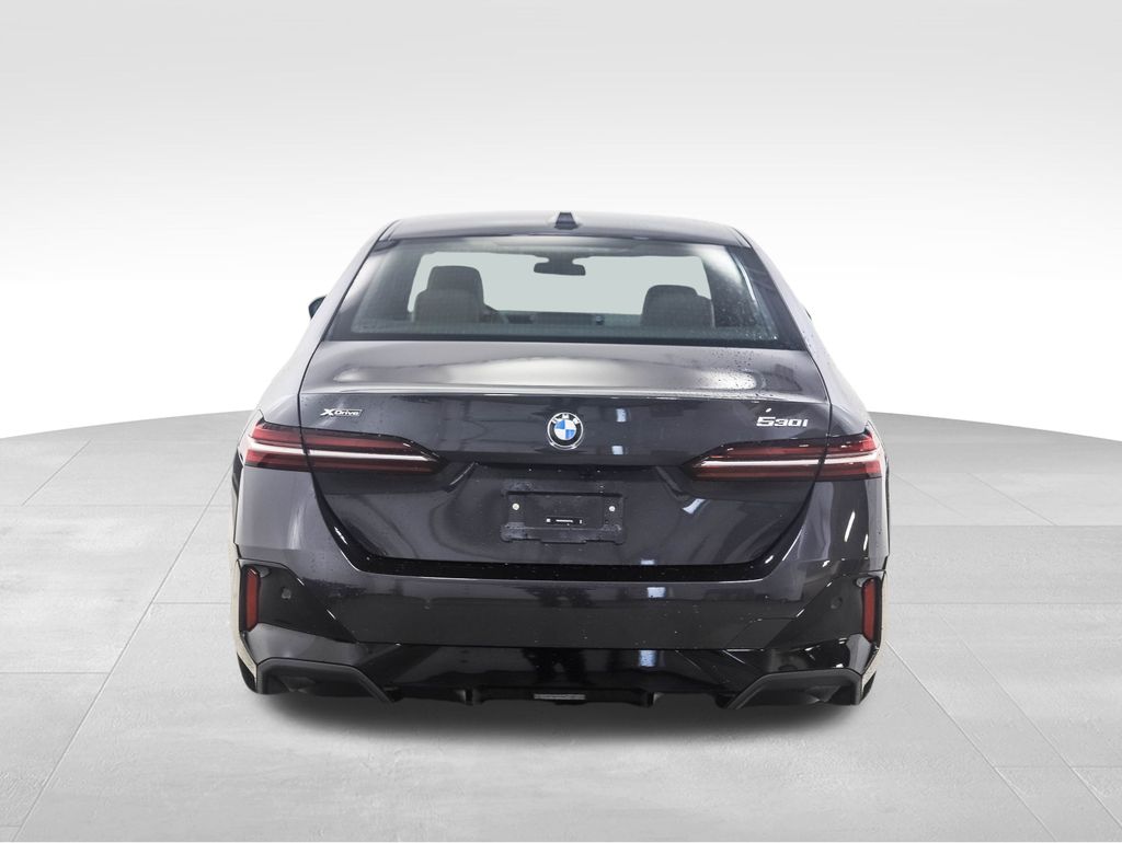 Thumbnail: 2026 BMW 5 Series - 4