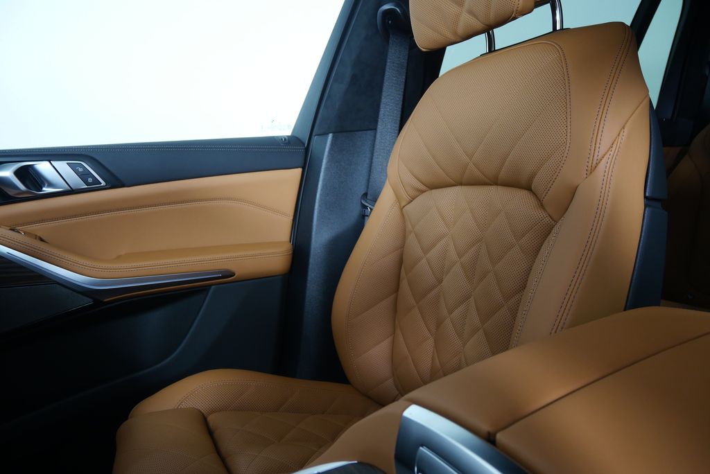 Thumbnail: 2026 BMW X7 - 25
