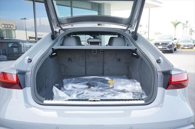 Thumbnail: 2025 Audi RS 7 - 27