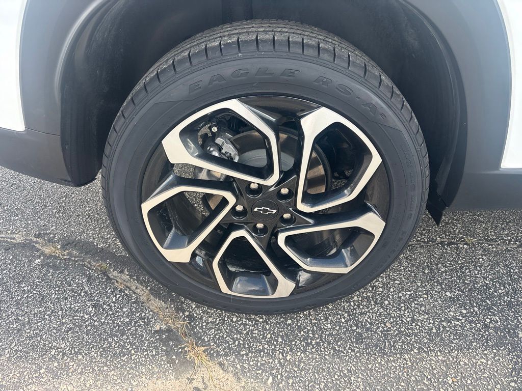 Used 2025 Chevrolet Trax SUV