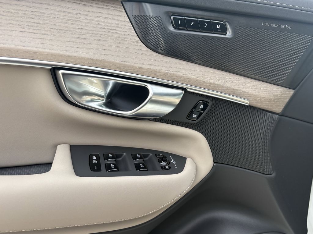 New 2026 White Volvo T8 Ultra image 11