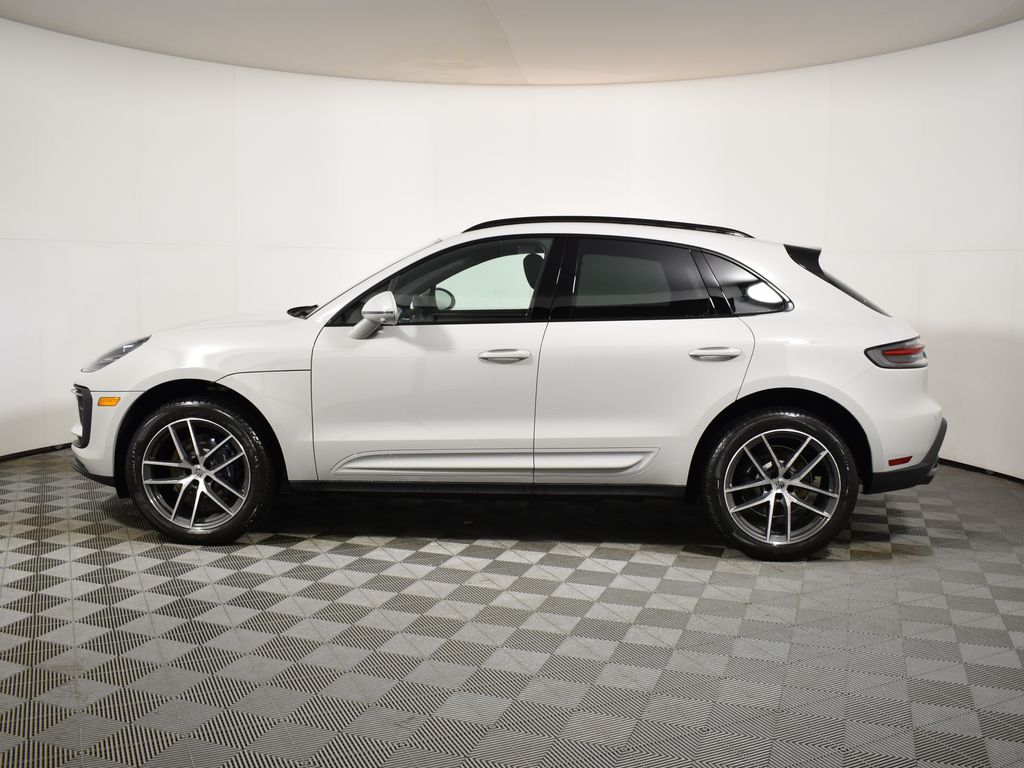 Thumbnail: 2026 Porsche Macan - 2
