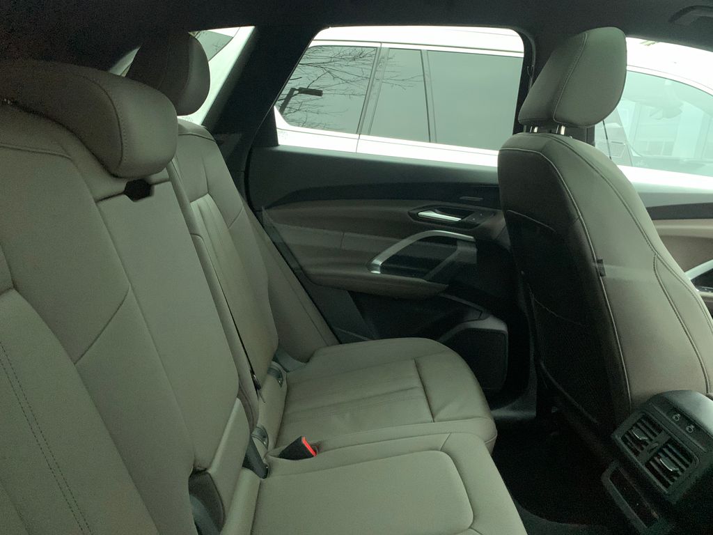 Thumbnail: 2025 Audi Q5 - 9