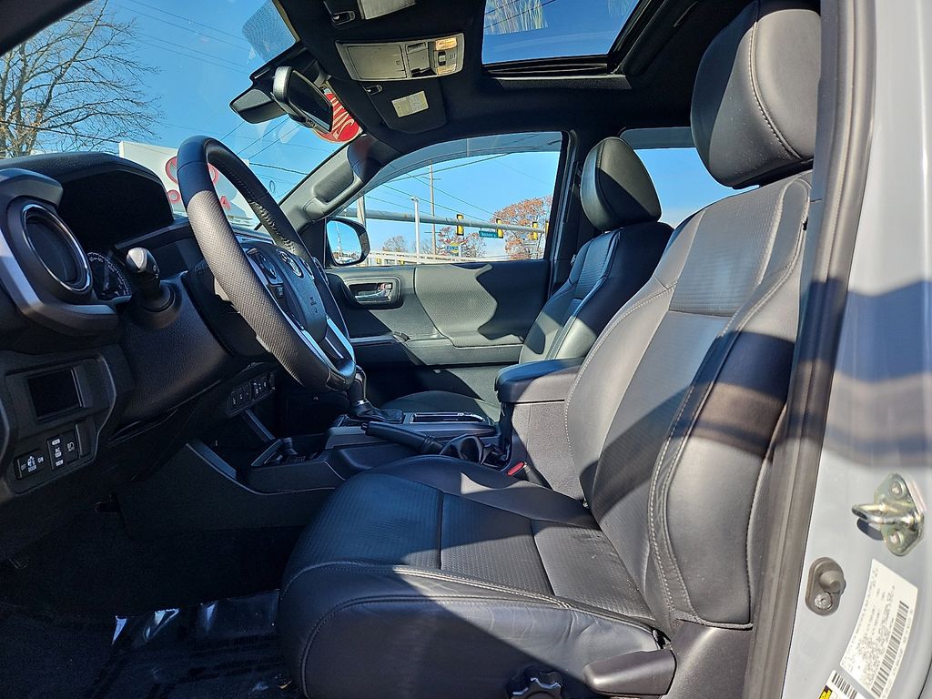 Thumbnail: 2018 Toyota Tacoma - 14