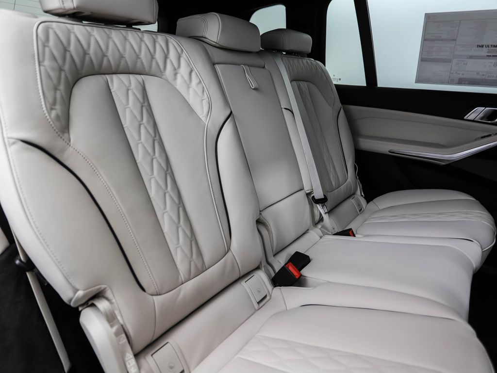 Thumbnail: 2026 BMW X7 - 30
