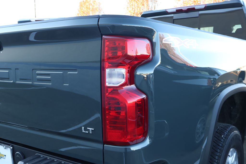 Thumbnail: 2026 Chevrolet Silverado 3500 - 6