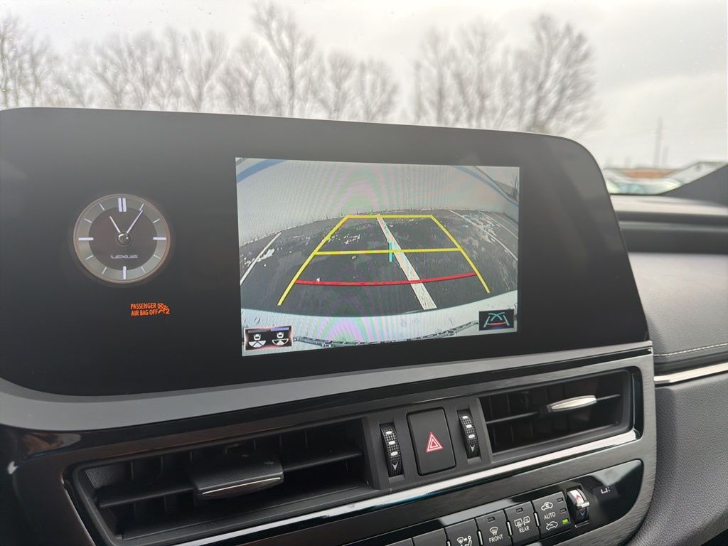 Thumbnail: 2022 Lexus ES - 30