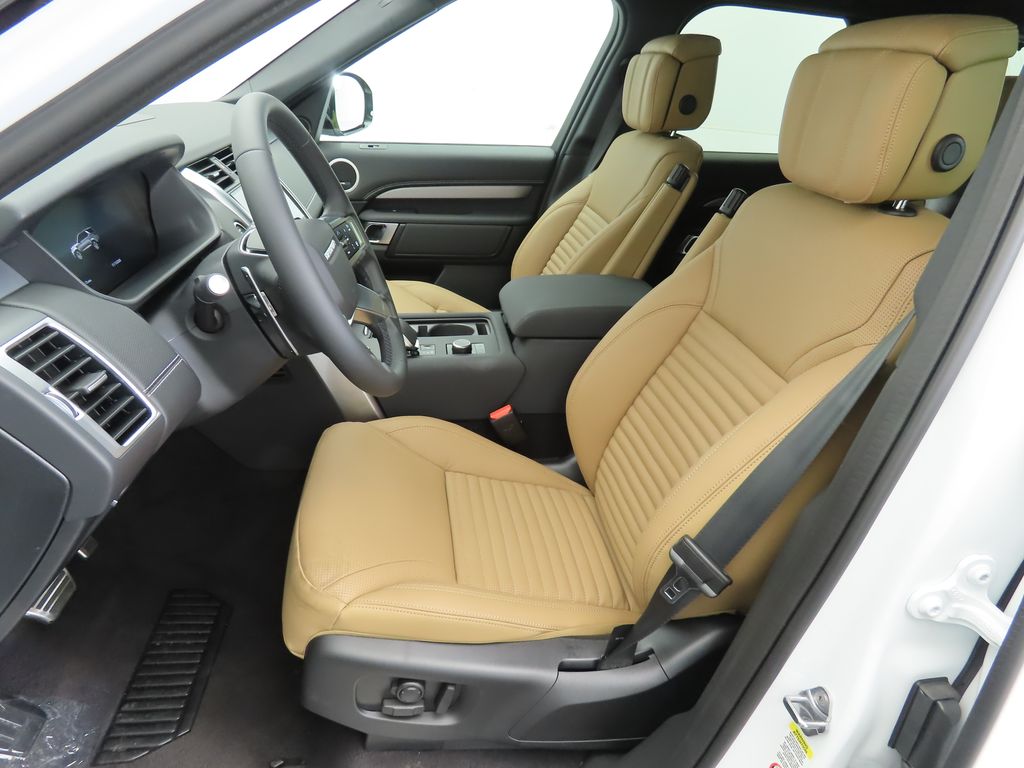 Thumbnail: 2026 Land Rover Discovery - 19