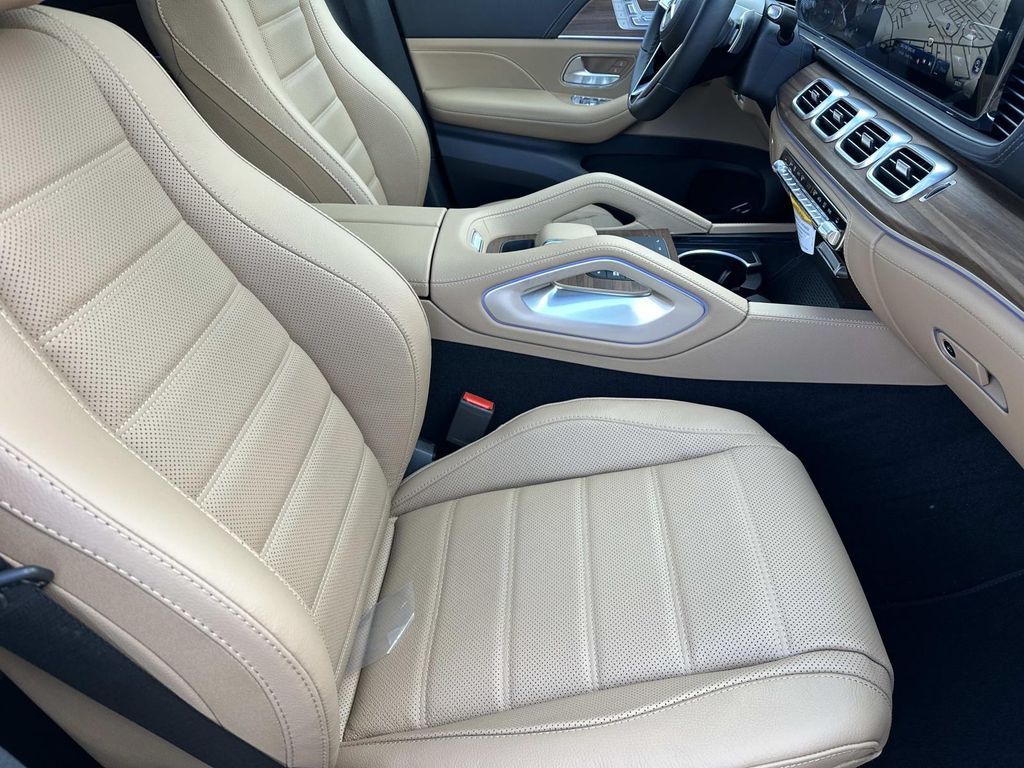 Thumbnail: 2026 Mercedes-Benz GLE - 19