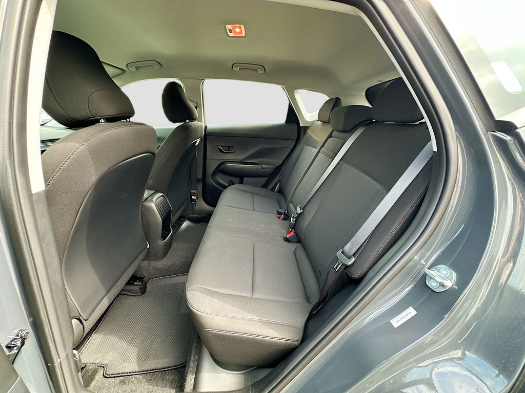 2025 Hyundai Kona SE 16