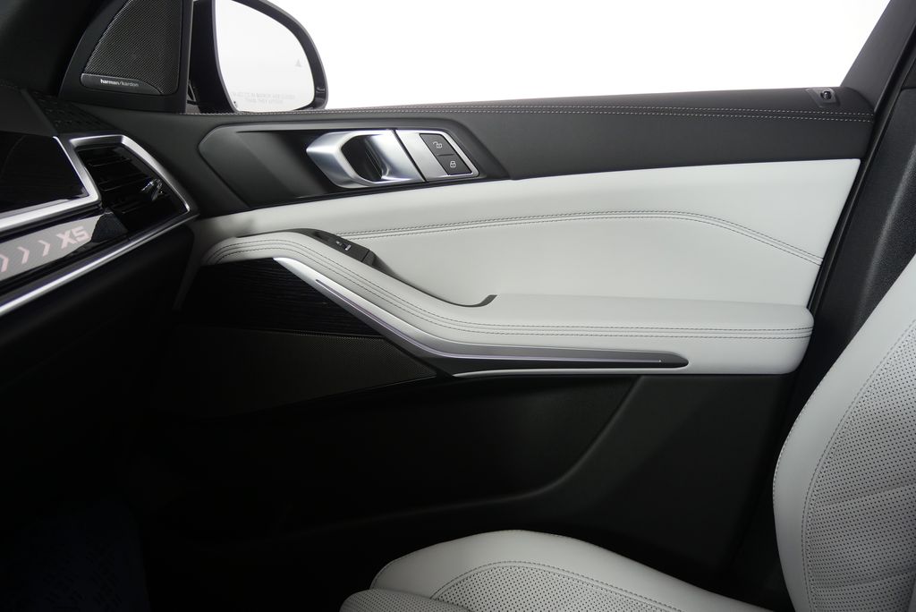 Thumbnail: 2026 BMW X5 - 23