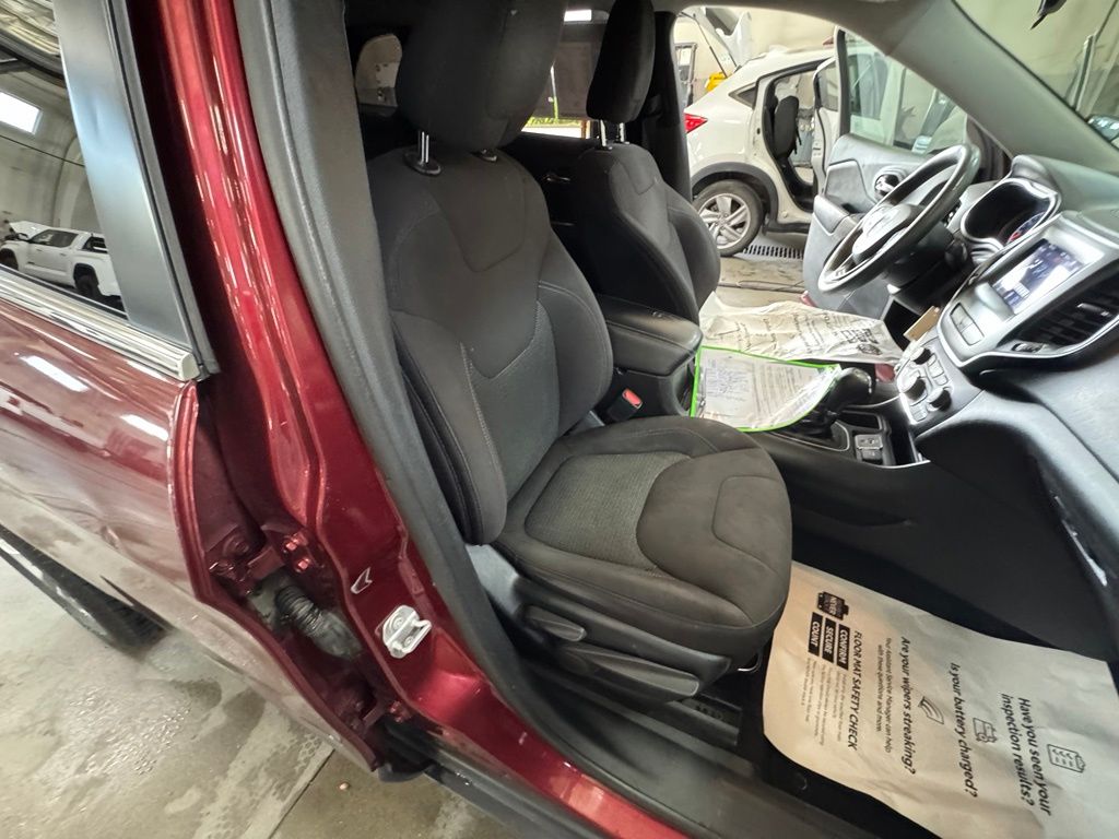 Used 2019 Jeep Cherokee SUV