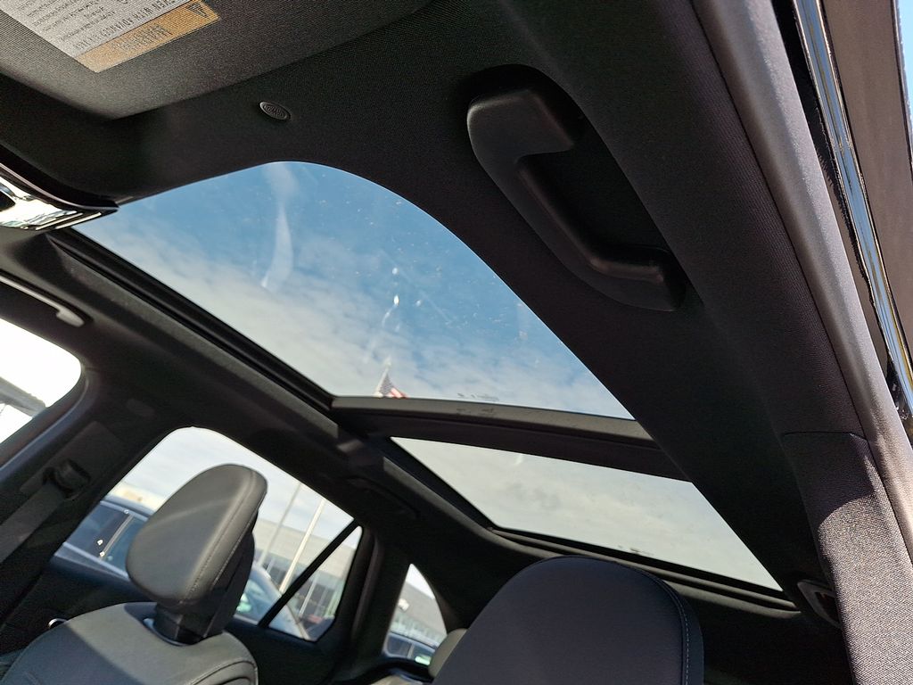 Thumbnail: 2026 Mercedes-Benz GLC - 10