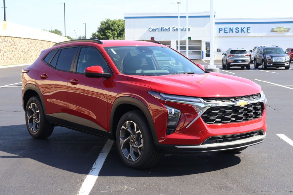 Thumbnail: 2026 Chevrolet Trax - 3