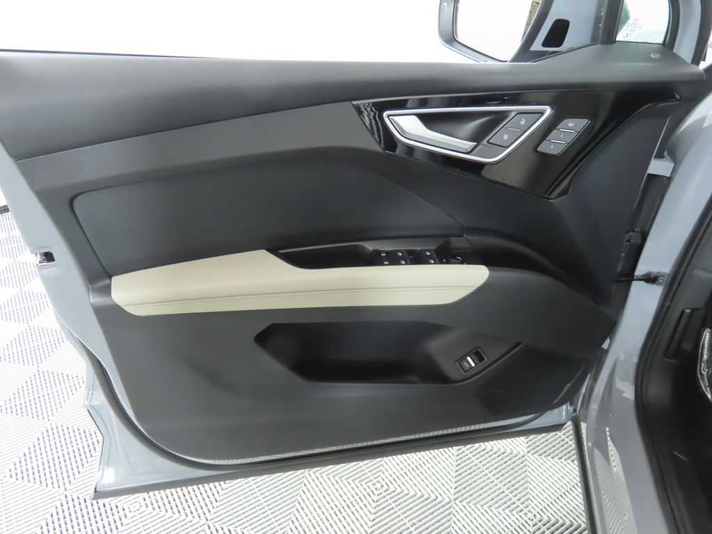 Thumbnail: 2025 Audi Q4 e-tron - 26