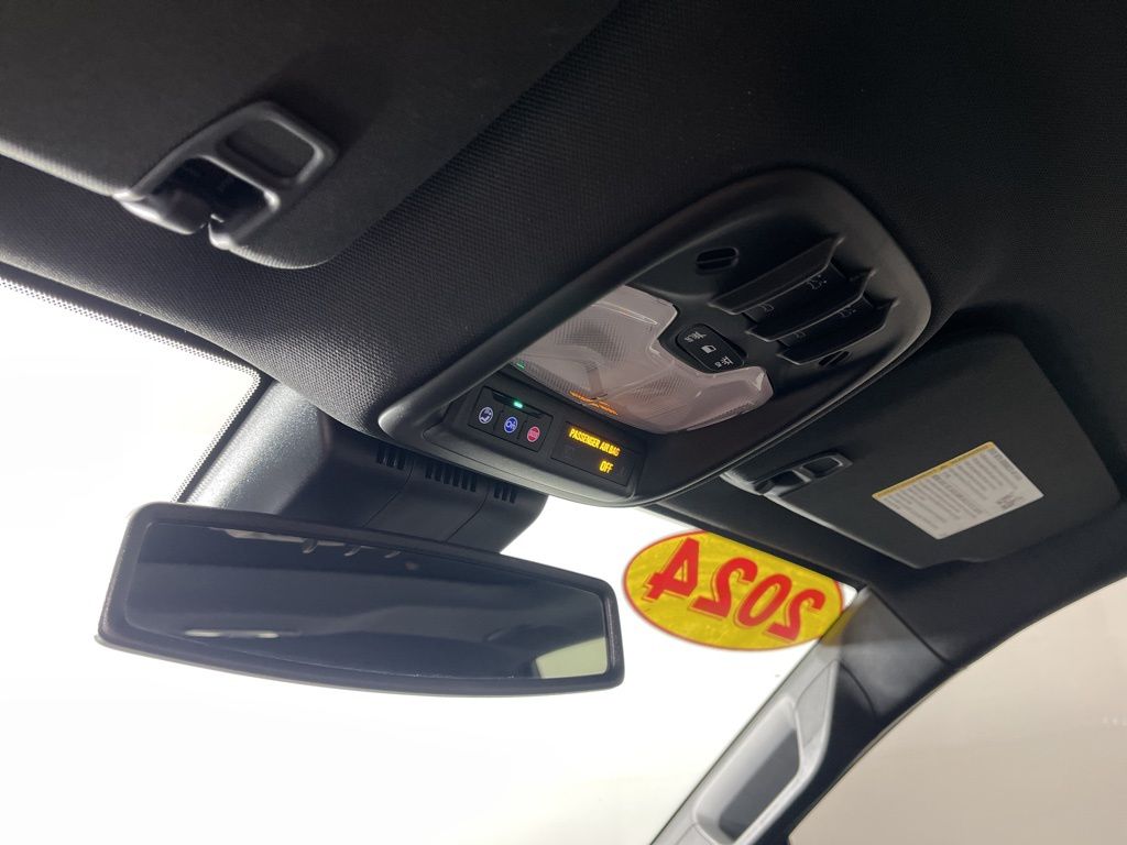 Thumbnail: 2024 Chevrolet Colorado - 28