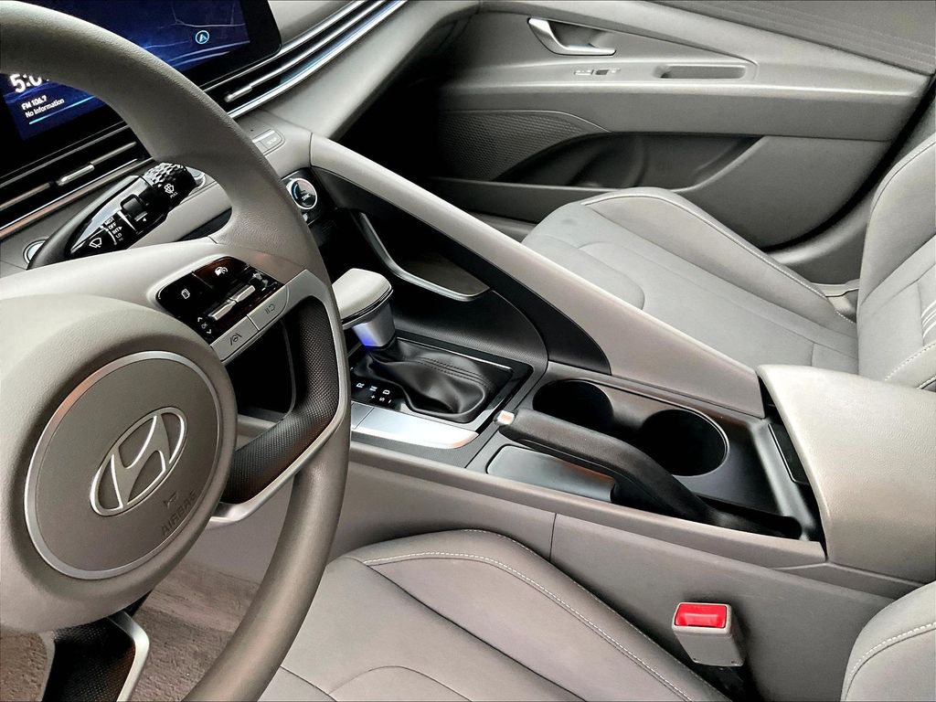 2024 Hyundai Elantra — photo 20