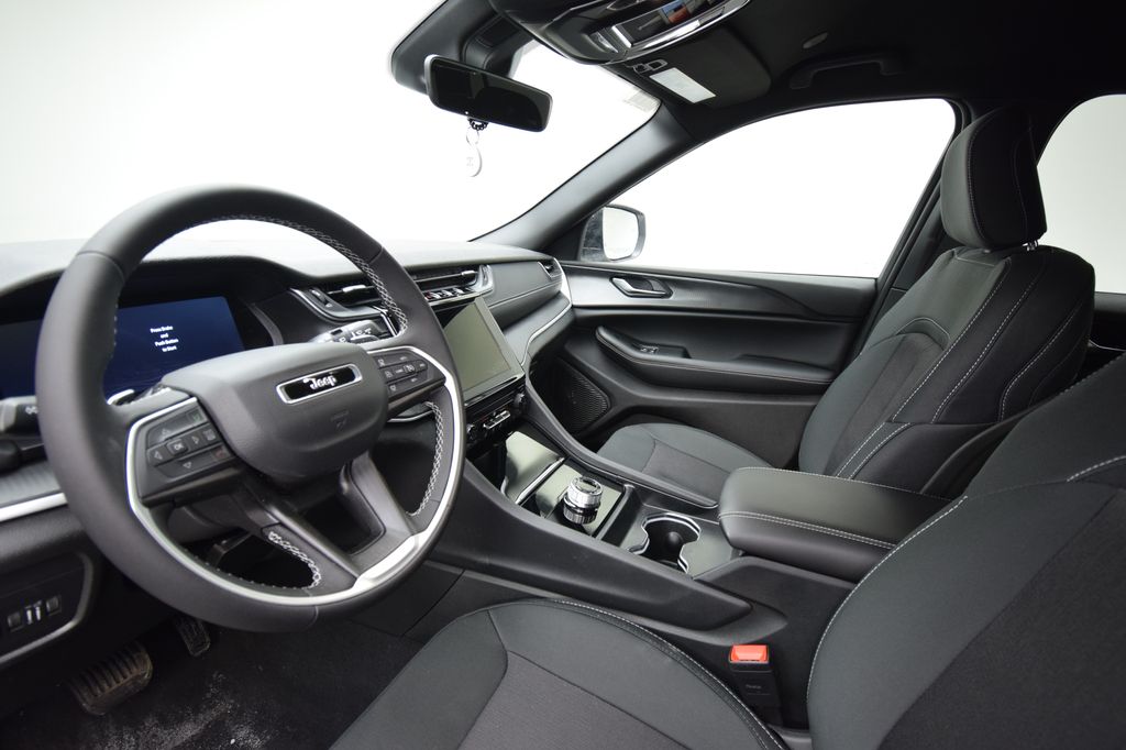 new 2026 Jeep Grand Cherokee car, priced at $38,631