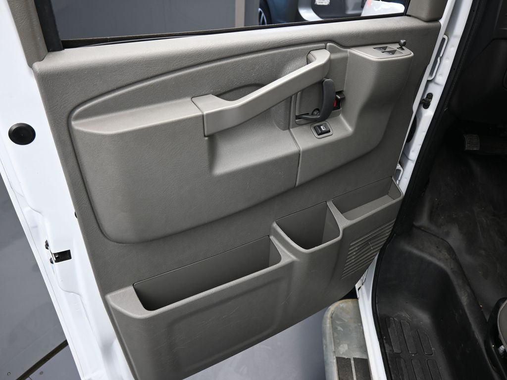 Used 2024 Summit White Chevrolet Work Van image 16