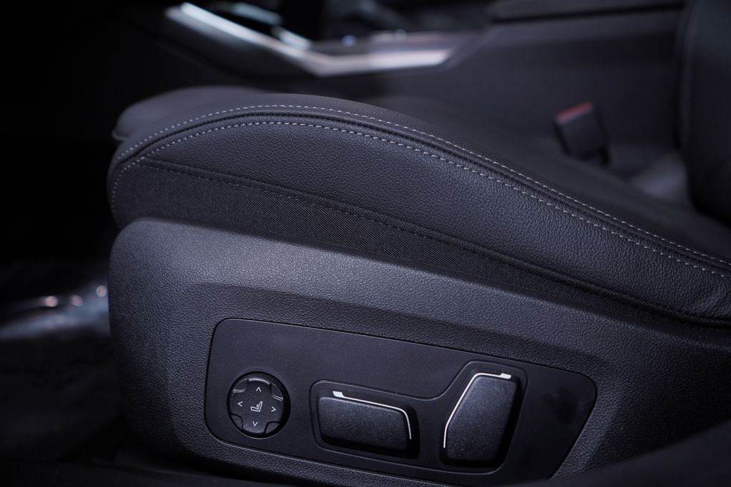 Thumbnail: 2025 BMW i4 - 18