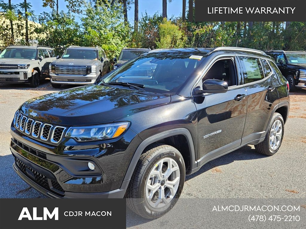 New 2026 Diamond Black Crystal Pearlcoat Jeep Latitude image 4