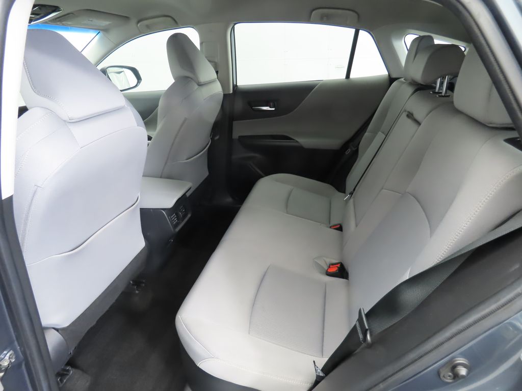 2021 Toyota Venza LE 21