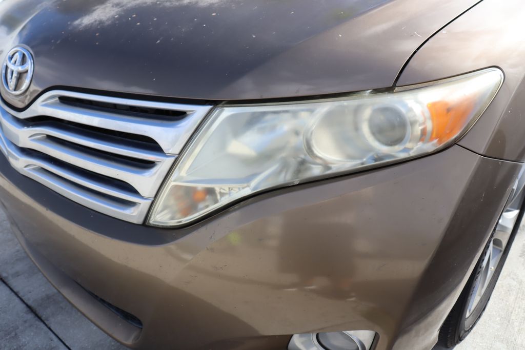Thumbnail: 2010 Toyota Venza - 3