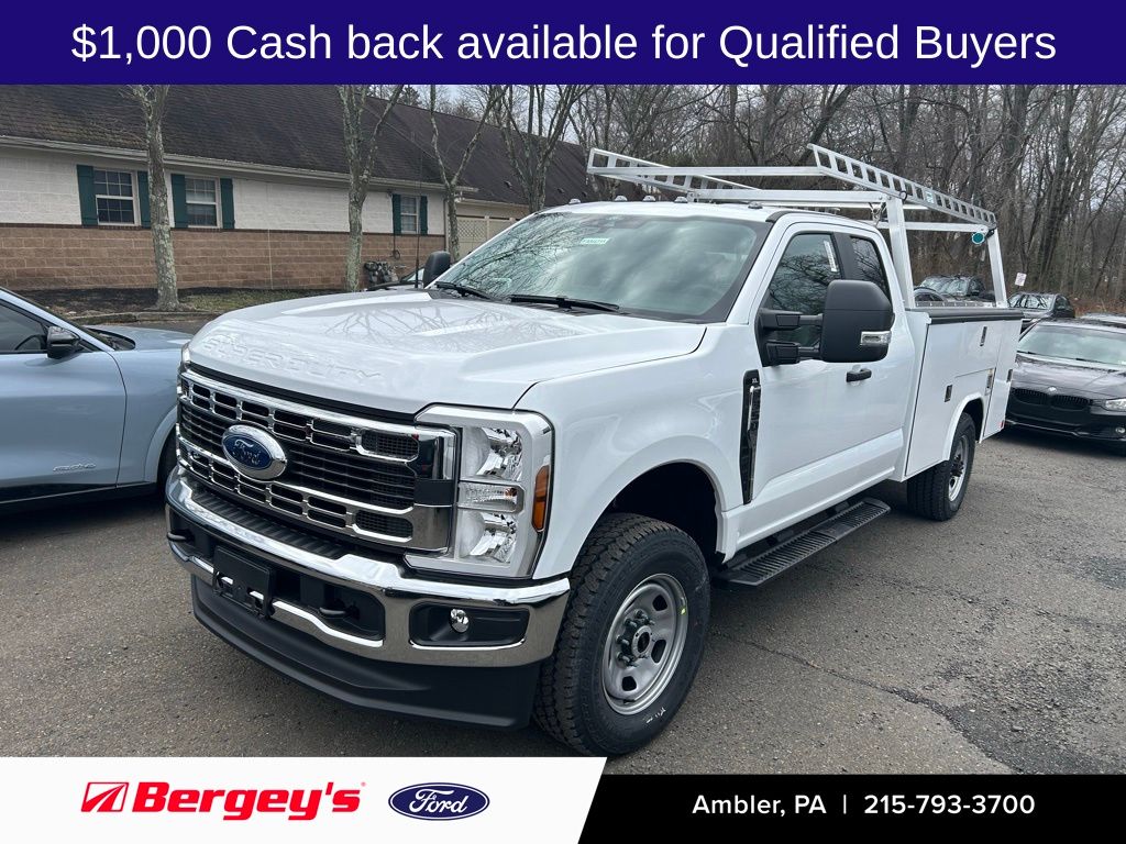 Oxford White 2026 Ford F-350 Super Duty Chassis XL SuperCab 4WD Pickup Truck Four-Wheel Drive Automatic