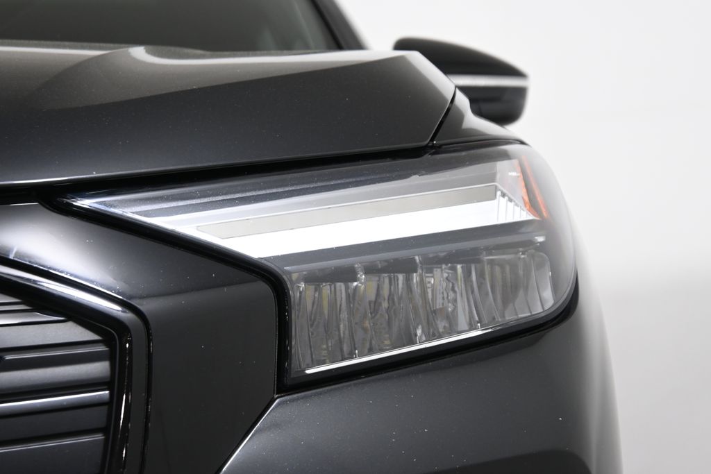 Thumbnail: 2023 Audi Q4 e-tron - 11