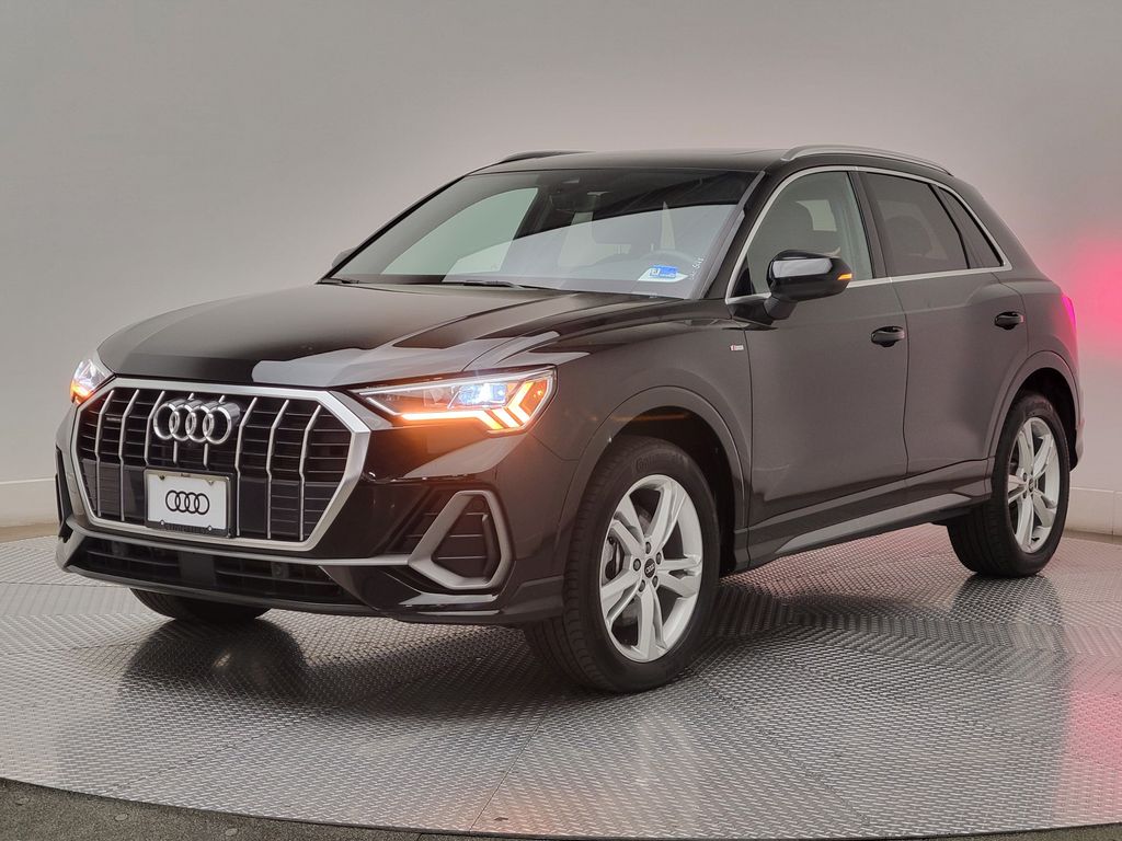 Thumbnail: 2022 Audi Q3 - 2