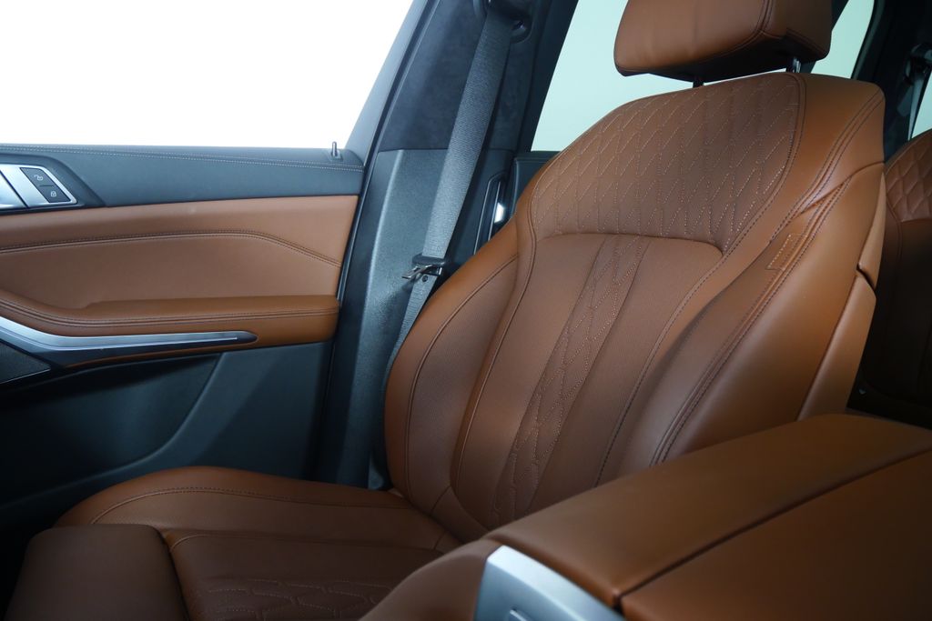 Thumbnail: 2024 BMW X7 - 25