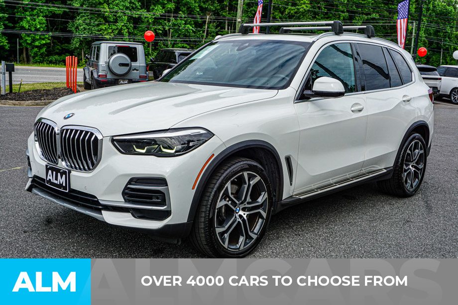 Used 2023 White BMW sDrive40i image 3