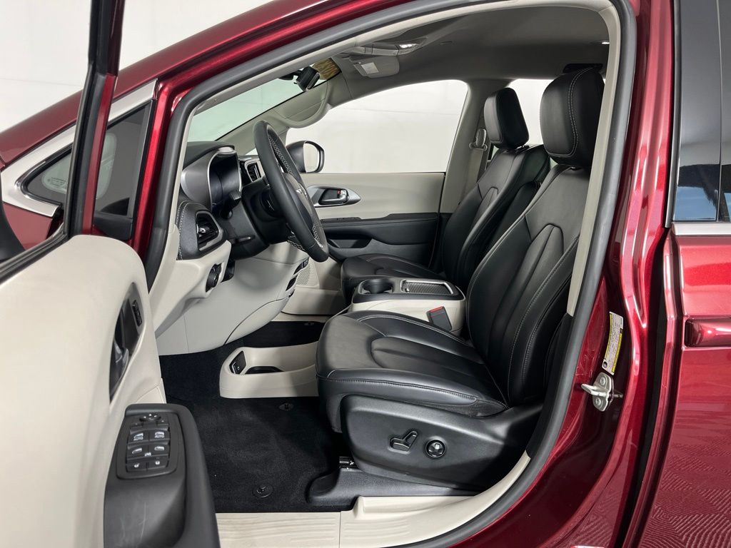 Thumbnail: 2023 Chrysler Pacifica - 27