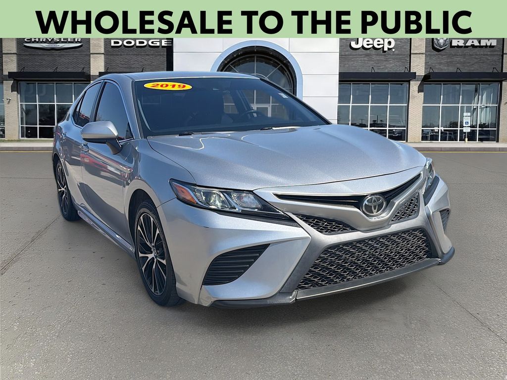 2019 Toyota Camry SE FWD